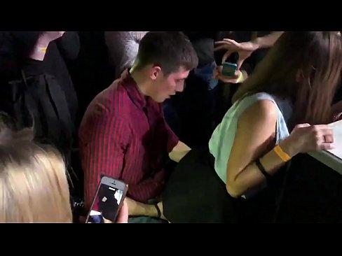 ❤️ Sexo real nunha discoteca rusa. Moza rusa de 18 anos no ano e na vaxina follada nunha discoteca ❤️ Porno casero a nós gl.tuberxxx.ru ❌️